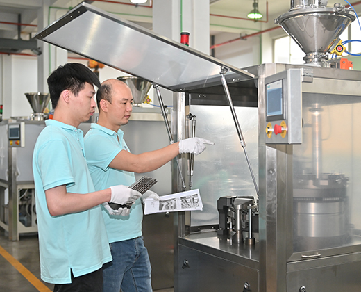 技術員驗收設備